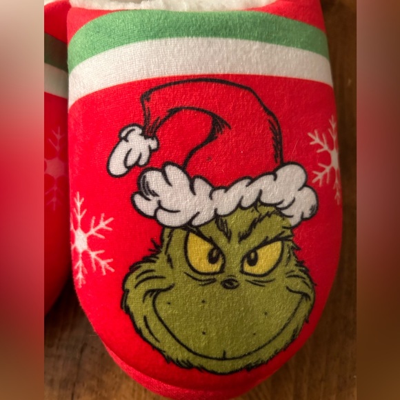 Grinch Slippers NWOT - Picture 2 of 8